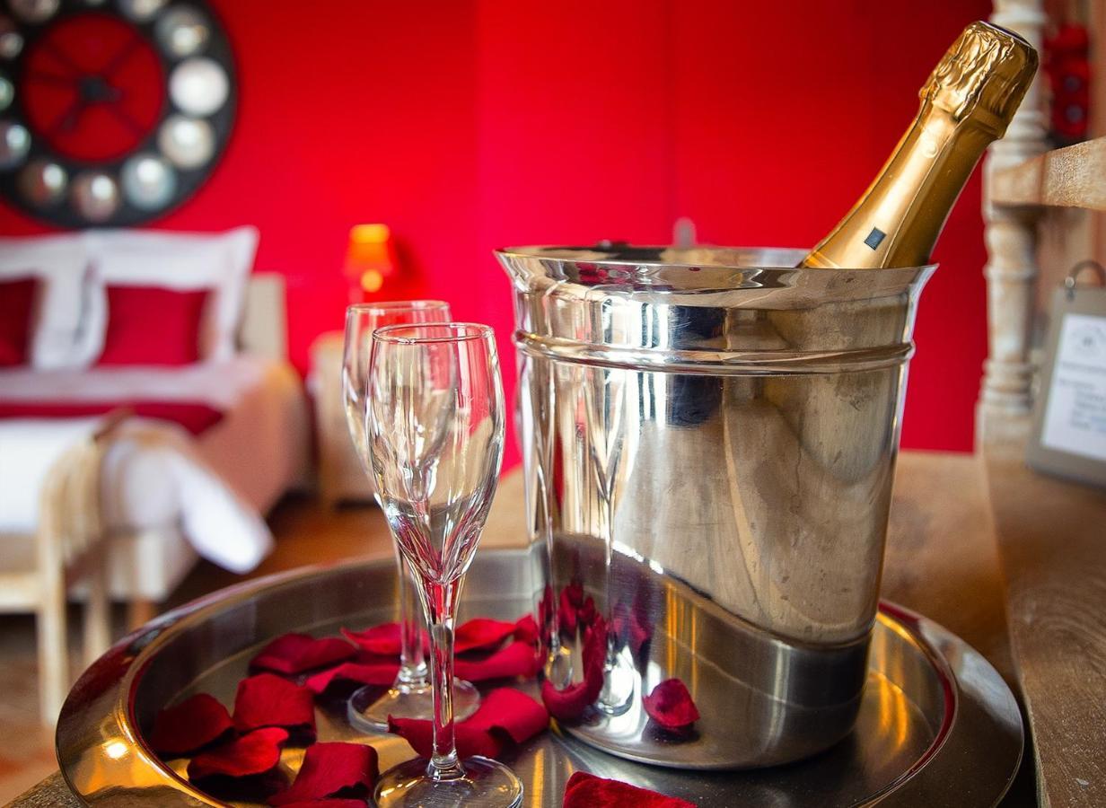Hotel & Spa Chai De La Paleine Le Puy-Notre-Dame ภายนอก รูปภาพ