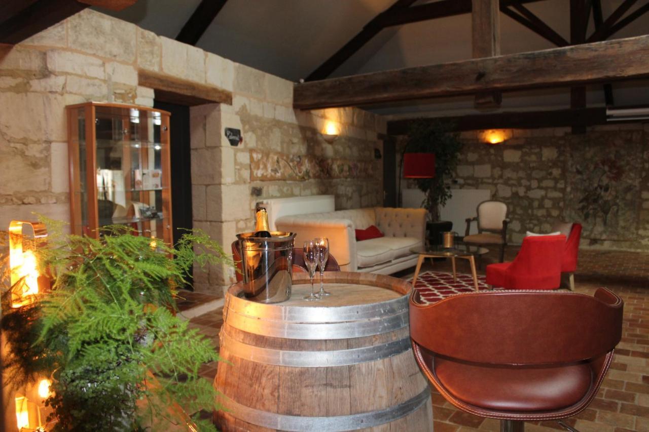 Hotel & Spa Chai De La Paleine Le Puy-Notre-Dame ภายนอก รูปภาพ