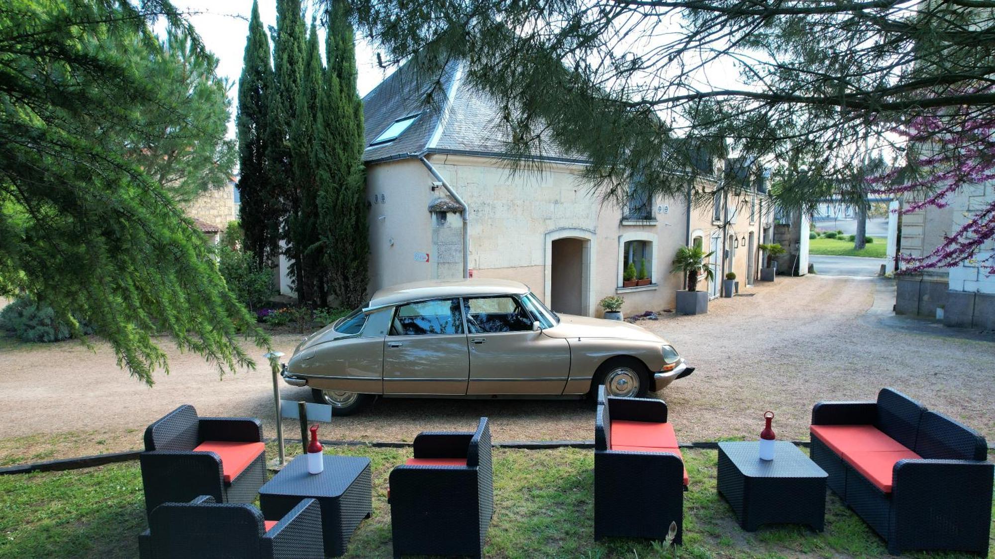 Hotel & Spa Chai De La Paleine Le Puy-Notre-Dame ภายนอก รูปภาพ