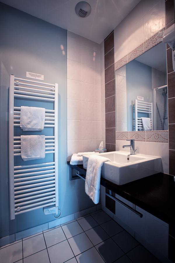 Hotel & Spa Chai De La Paleine Le Puy-Notre-Dame ภายนอก รูปภาพ
