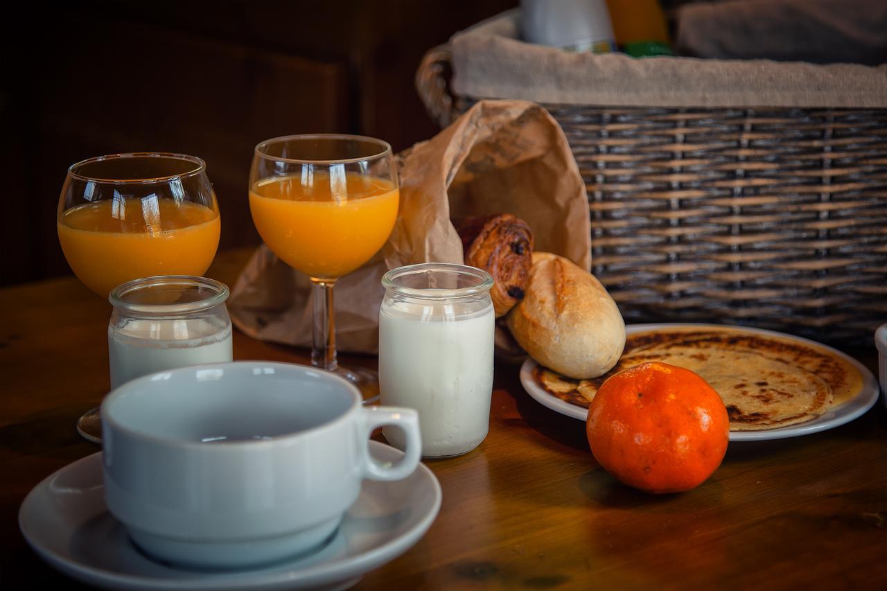 Hotel & Spa Chai De La Paleine Le Puy-Notre-Dame ภายนอก รูปภาพ